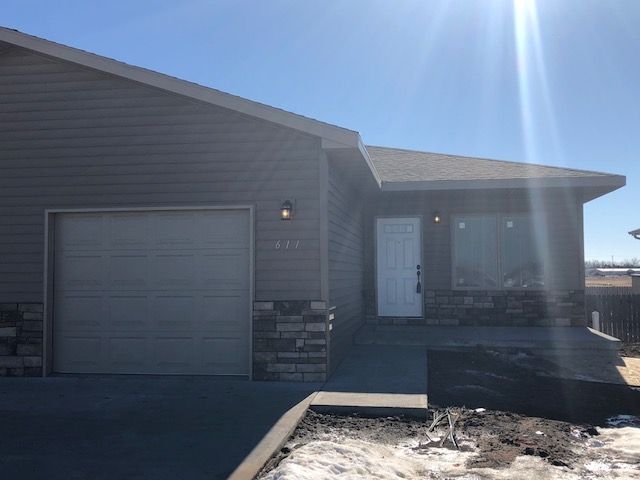 611 & 615 E 8th St, Kearney, NE 68847
