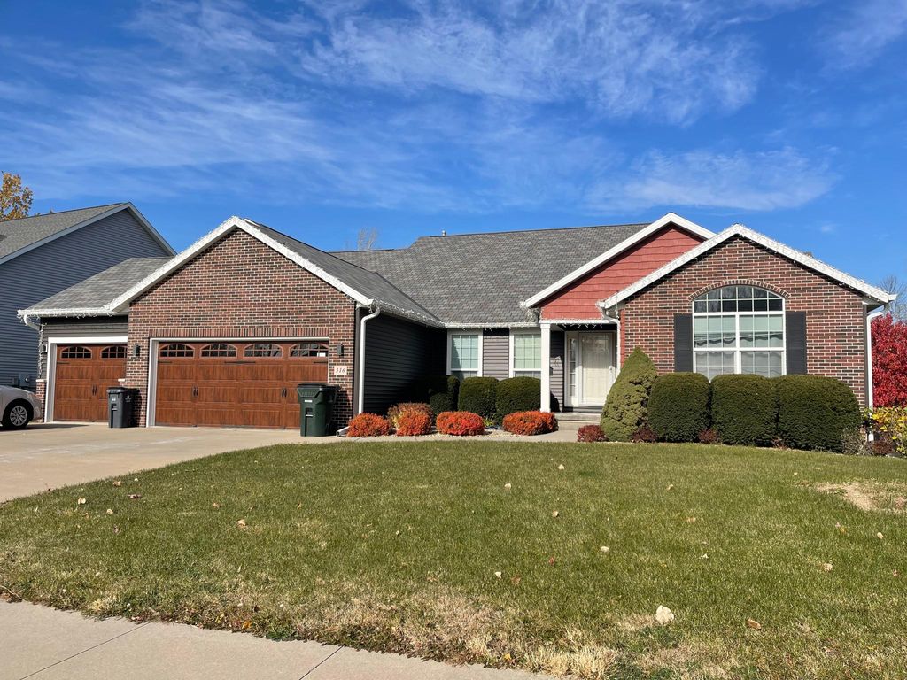 316 Teakwood Ln NE, Cedar Rapids, IA 52402