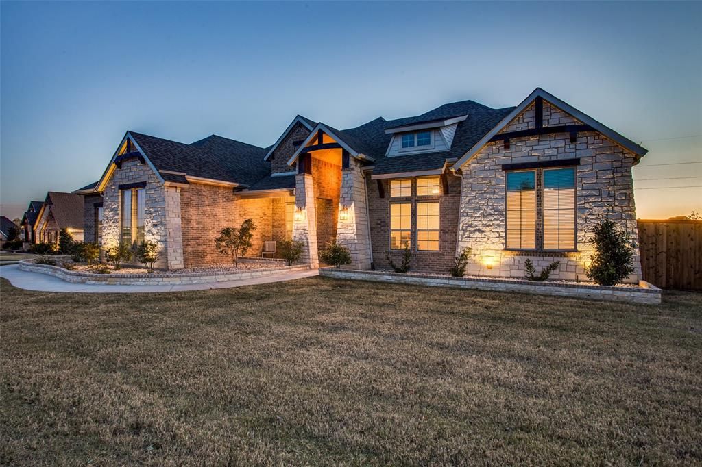 841 Cross Creek Dr, Waxahachie, TX 75167