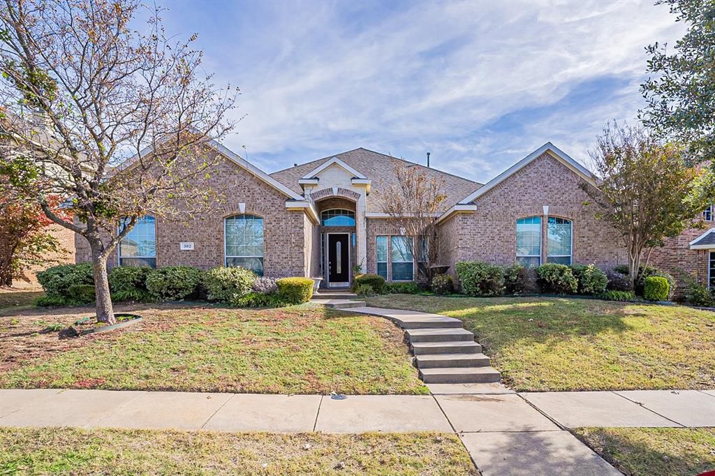 302 Wisteria Way, Red Oak, TX 75154