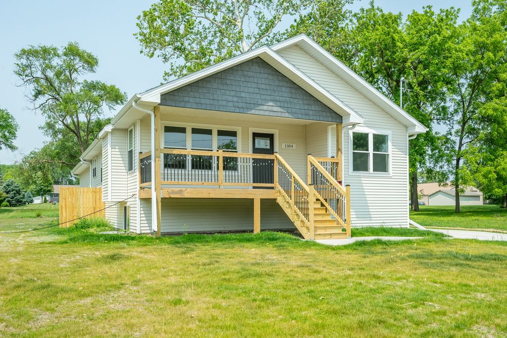 1354 E  26th St, Des Moines, IA 50317
