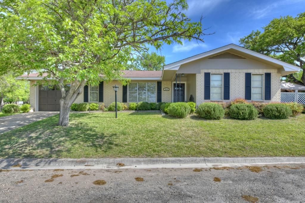 301 2nd St, Ingram, TX 78025 Trulia