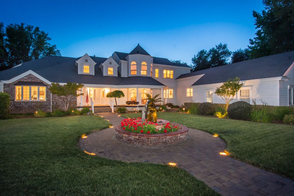 4388 Saratoga Drive, Redding, CA 4 Bed, 4.5 Bath SingleFamily Home