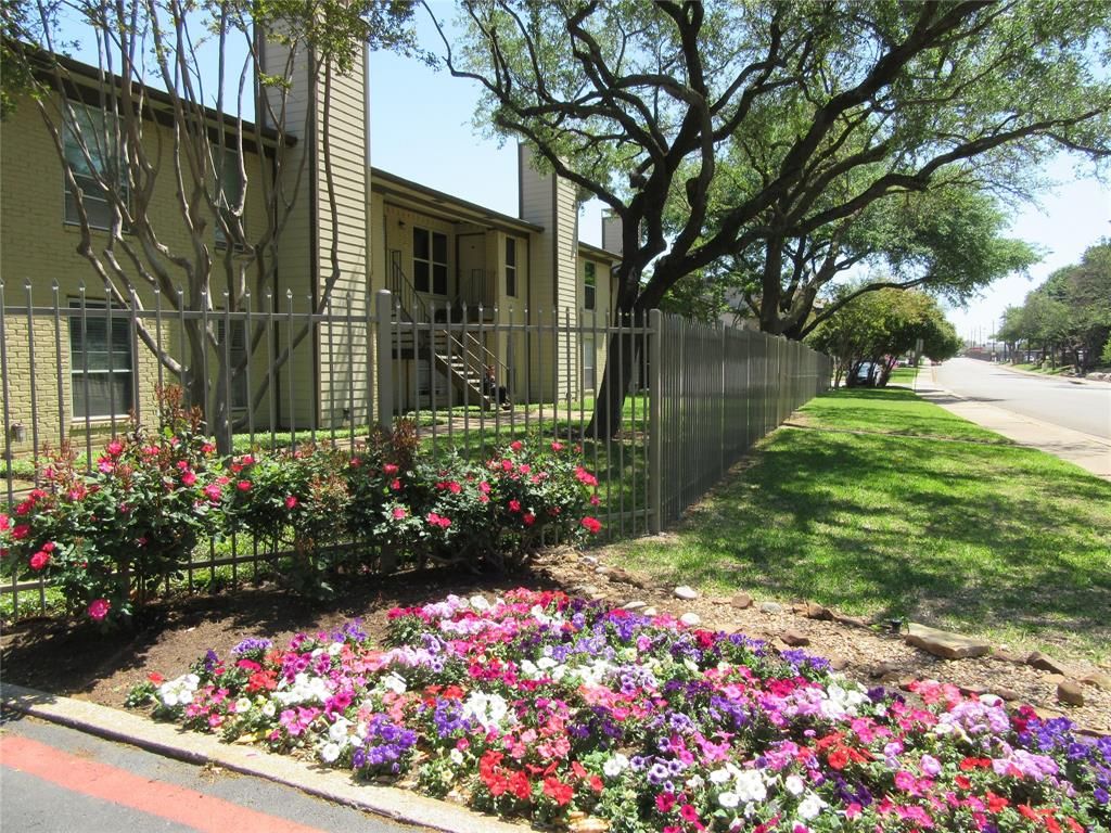 10650 Steppington Dr #141, Dallas, TX 75230