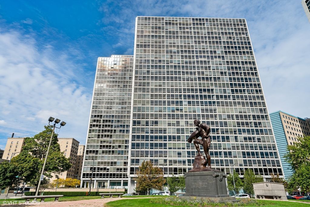 340 W Diversey Pkwy #618, Chicago, IL 60657