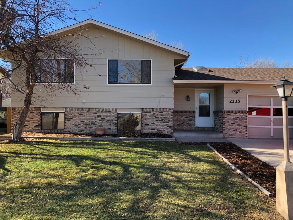 2235 Dunbar Ct, Longmont, CO 80501