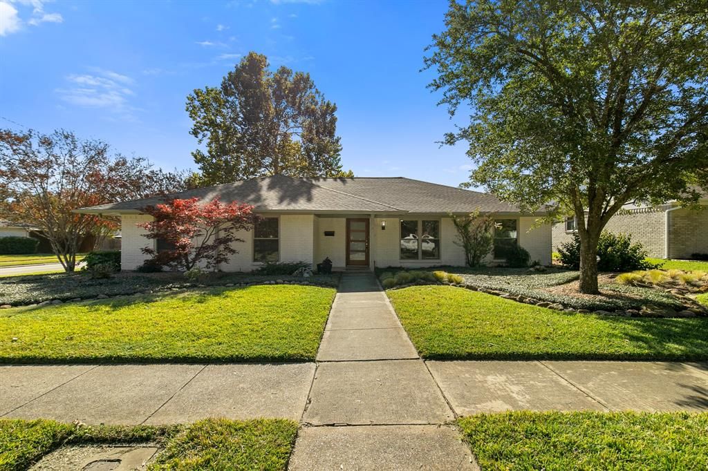 7774 El Pastel Dr, Dallas, TX 75248