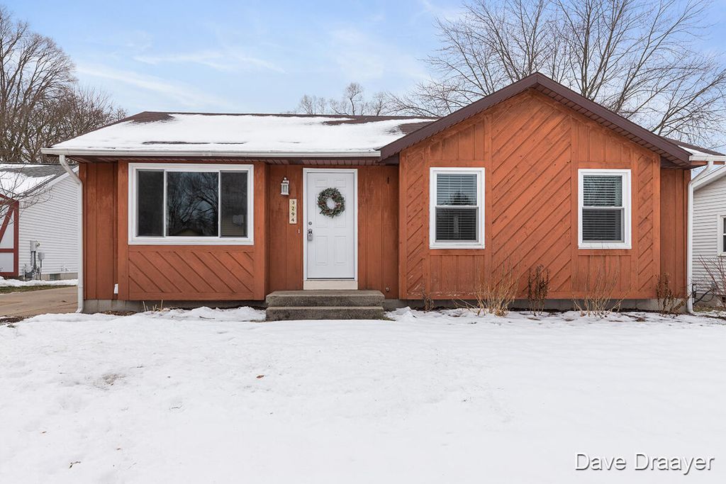 3294 Sandcrest Ct SW, Grandville, MI 49418