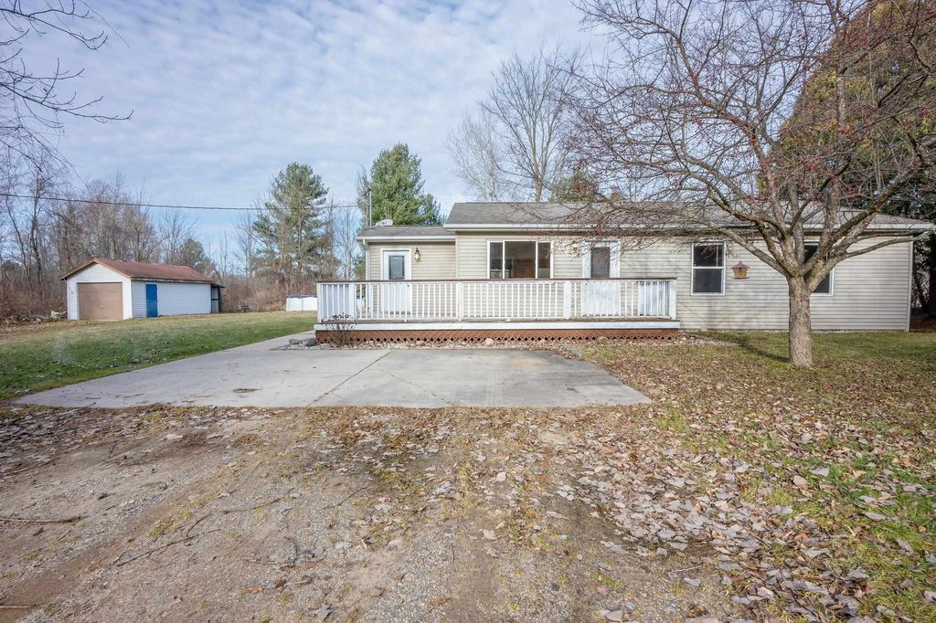 4306 Willford Rd, Gladwin, MI 48624