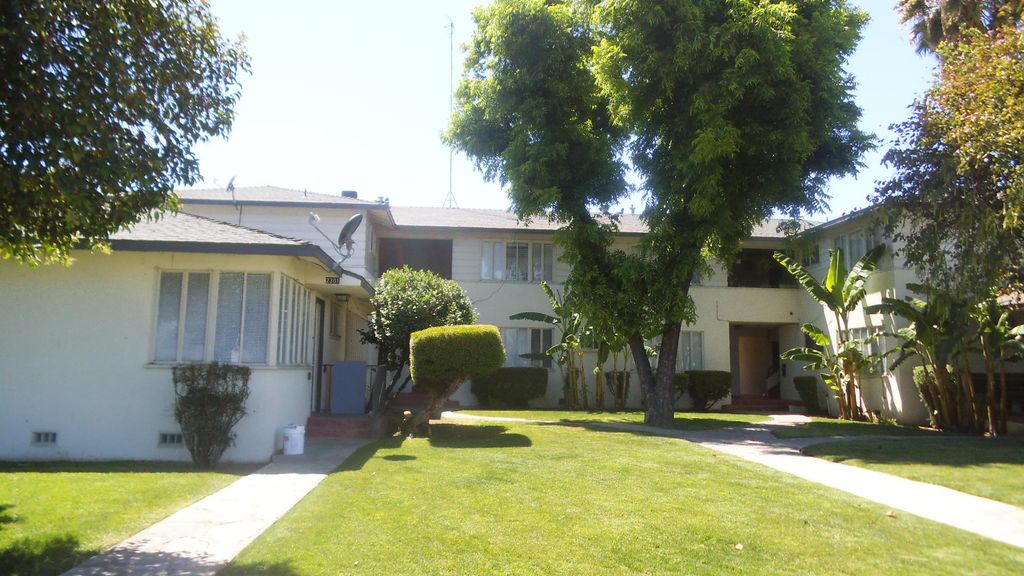 2307 E St, Bakersfield, CA 93301