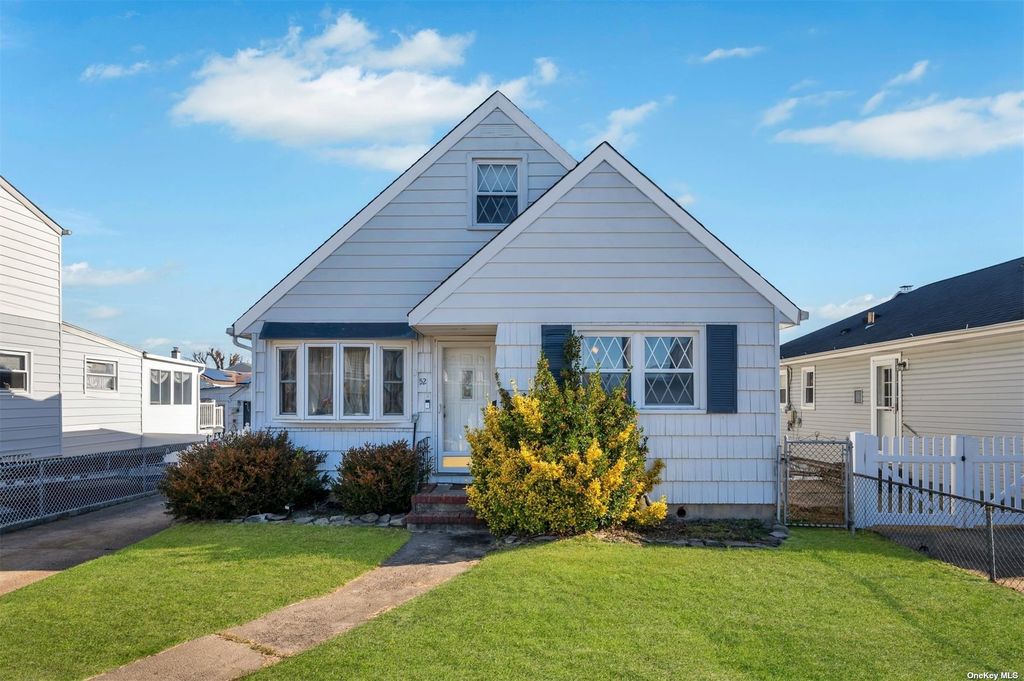 52 Coolidge Avenue, Amity Harbor, NY 11701 SingleFamily Home for Sale MLS 3522217