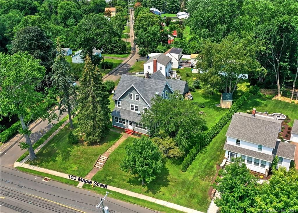 163 Maple St, Branford, CT 06405