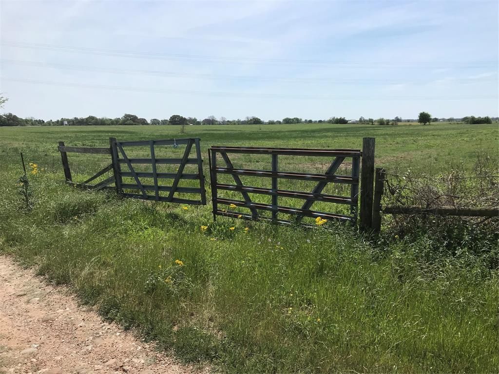 4500 Mullins Prairie Loop, La Grange, TX 78945