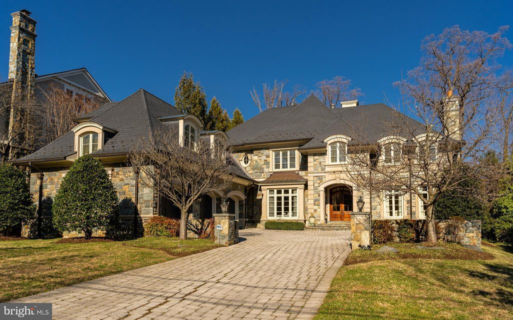 7511 Hampden Ln, Bethesda, MD 20814