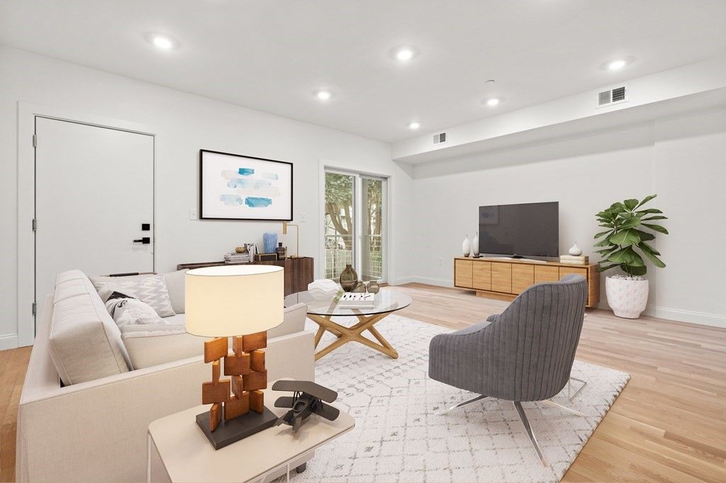 74 Everett St #1, Boston, MA 02128