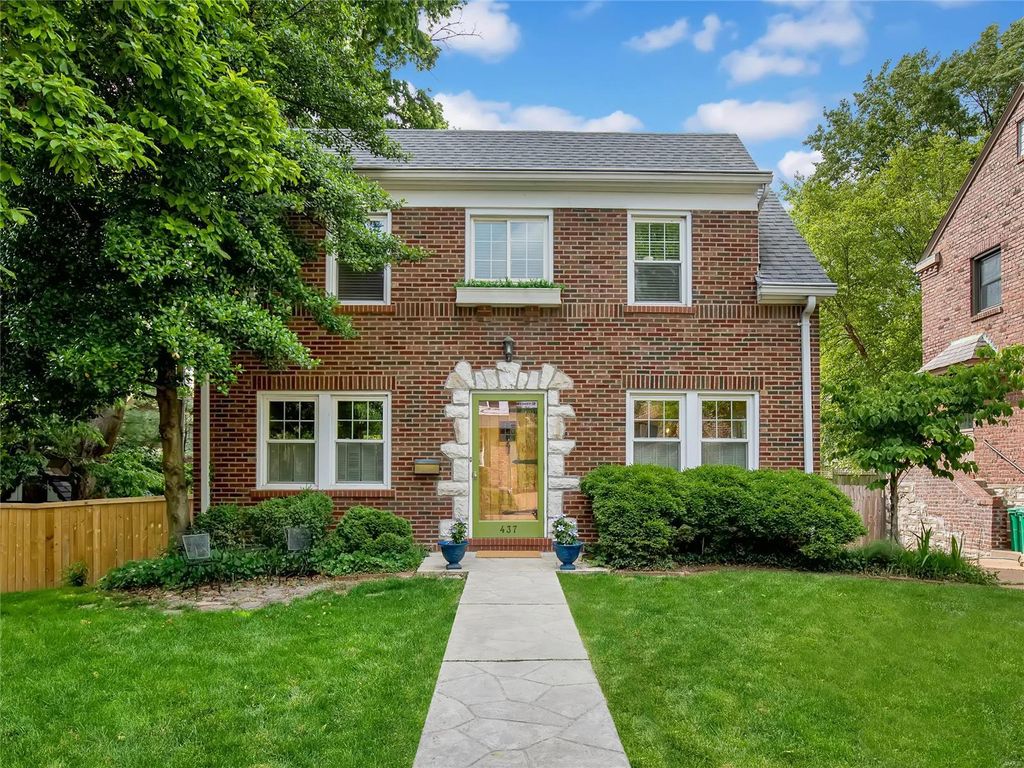 437 Edgewood Dr, Saint Louis, MO 63105