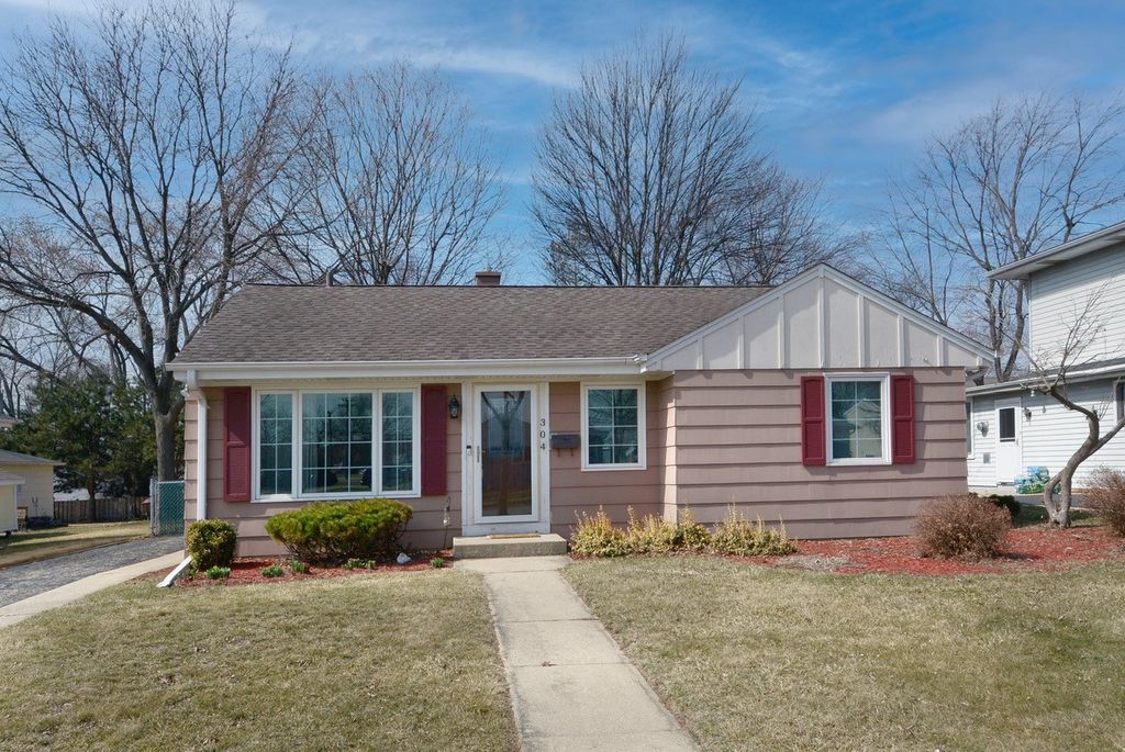 304 N William St, Mount Prospect, IL 60056