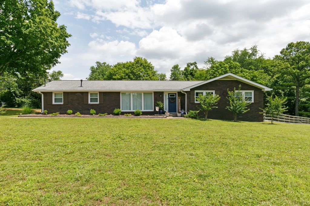 206 Green Harbor Rd, Old Hickory, TN 37138