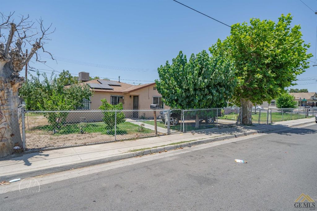 707 P St, Bakersfield, CA 93304
