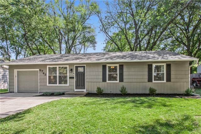 8743 Larsen St, Overland Park, KS 66214