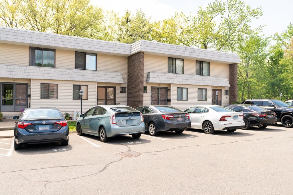 43 Mountain Laurel Ct, Cromwell, CT 06416