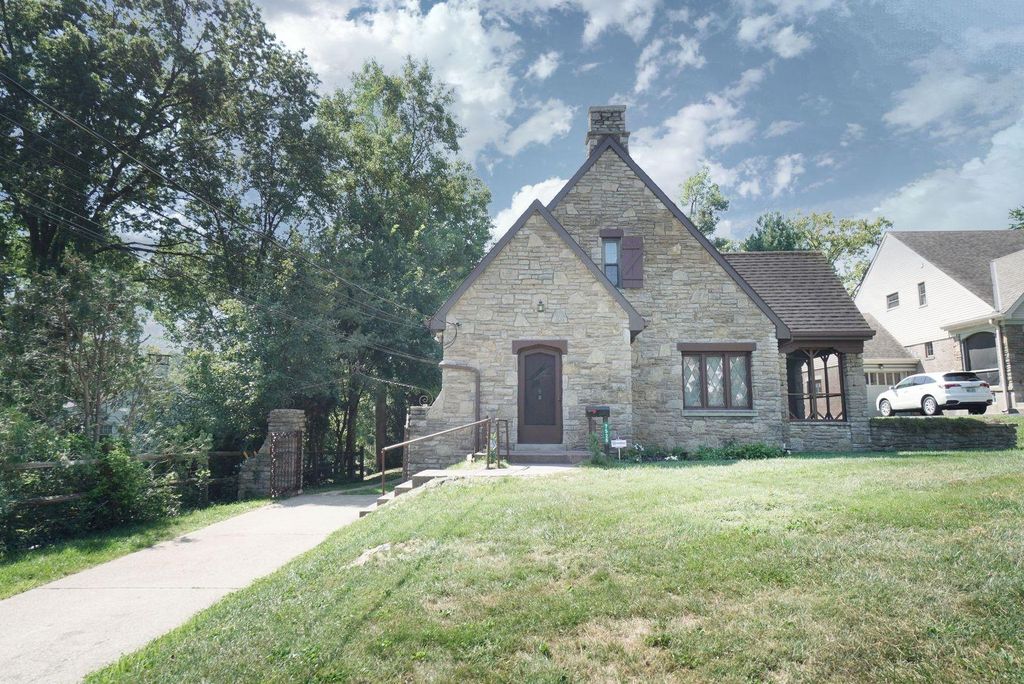 7526 Kirtley Dr #A, Cincinnati, OH 45236
