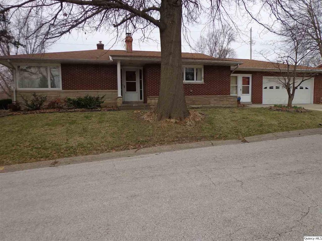 109 Park Plz, Quincy, IL 62301