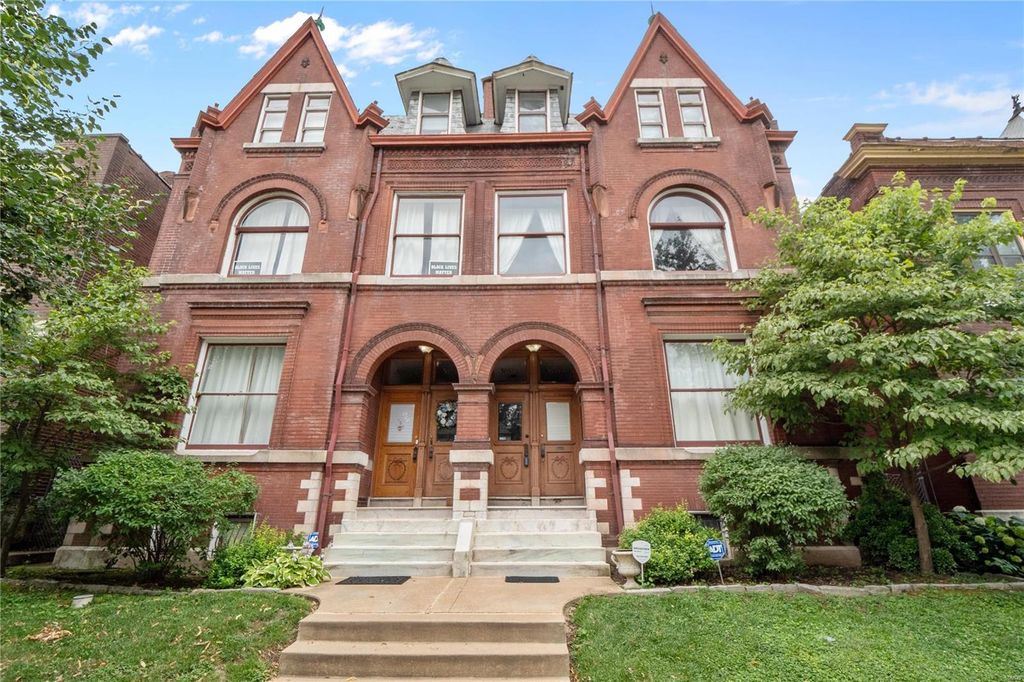 3658 Russell Blvd #B, Saint Louis, MO 63110