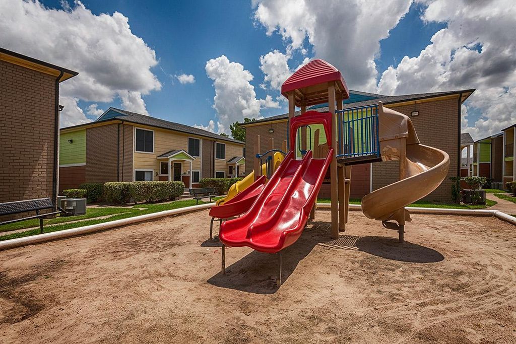 311 Highland Cross Dr, Houston, TX 77073