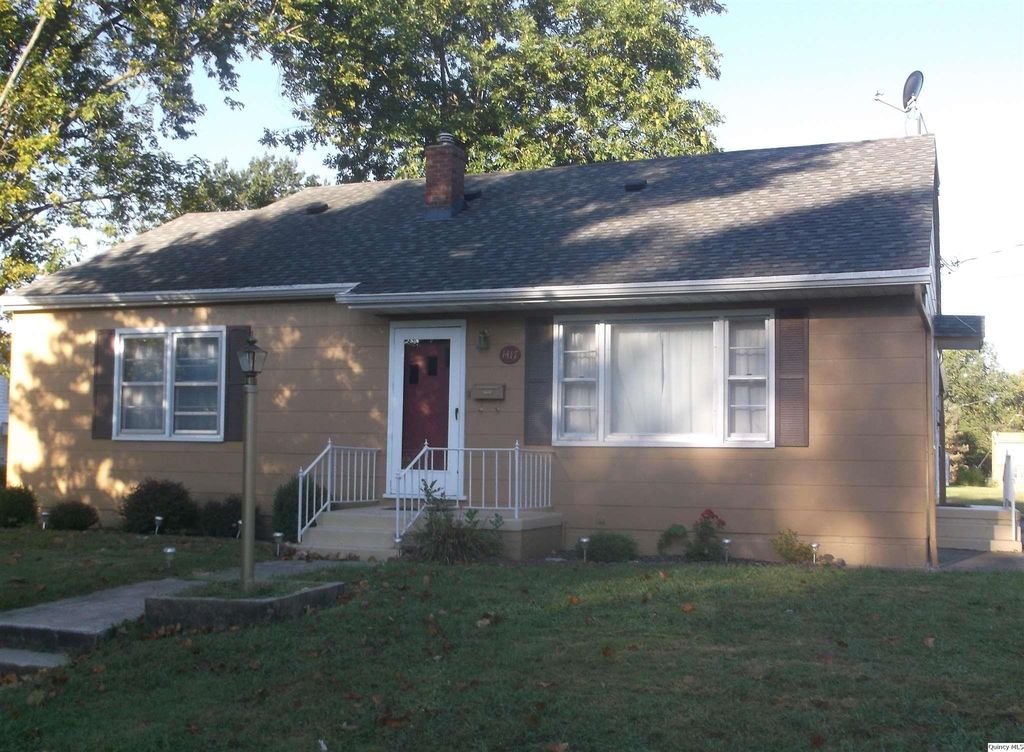 1417 N 14th St, Quincy, IL 62301