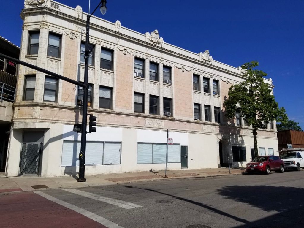 4509 N Paulina