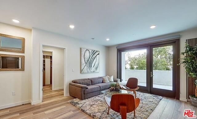 1070 S Bedford St #404, Los Angeles, CA 90035