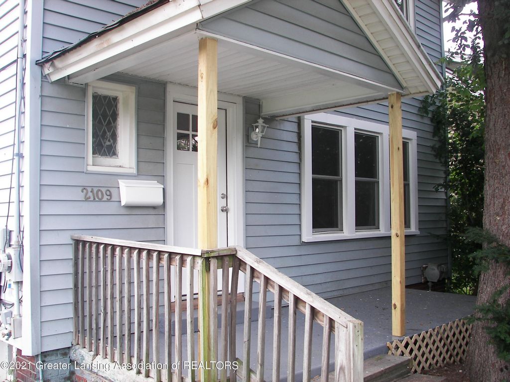 2109 W Malcolm X St, Lansing, MI 48915