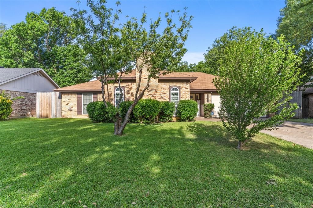 5513 Spring Mdw, North Richland Hills, TX 76180