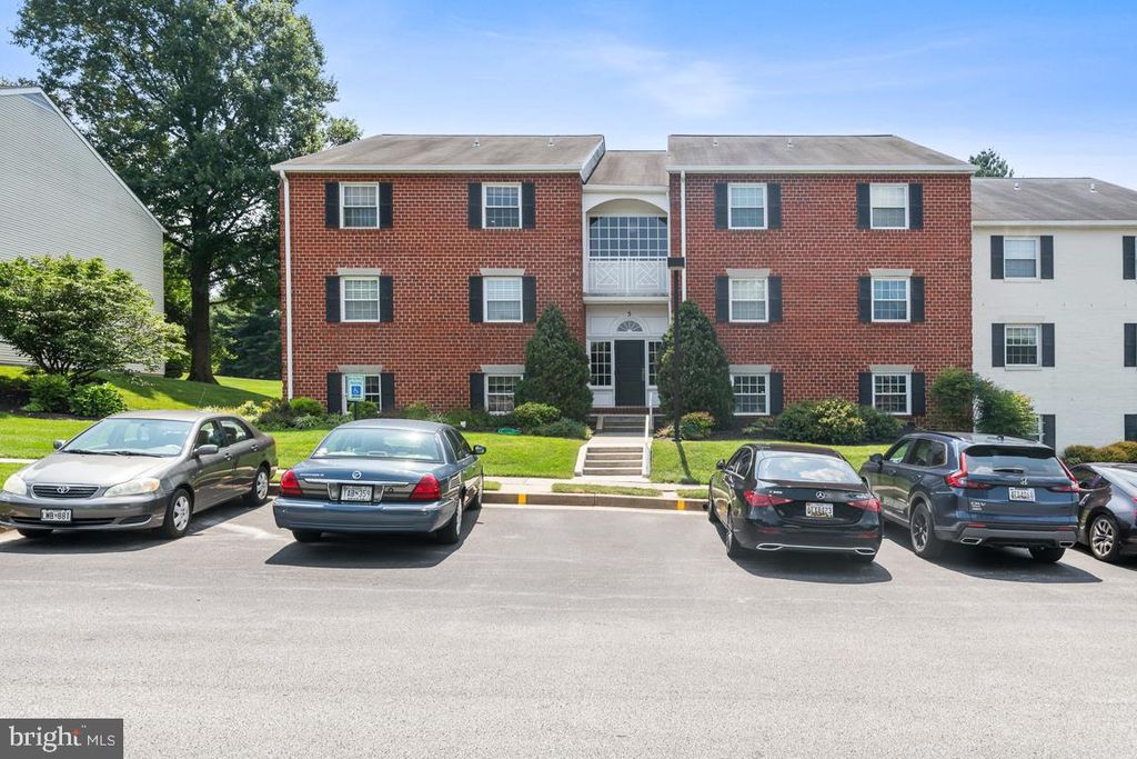 5 Elphin Ct #301, Lutherville Timonium, MD 21093