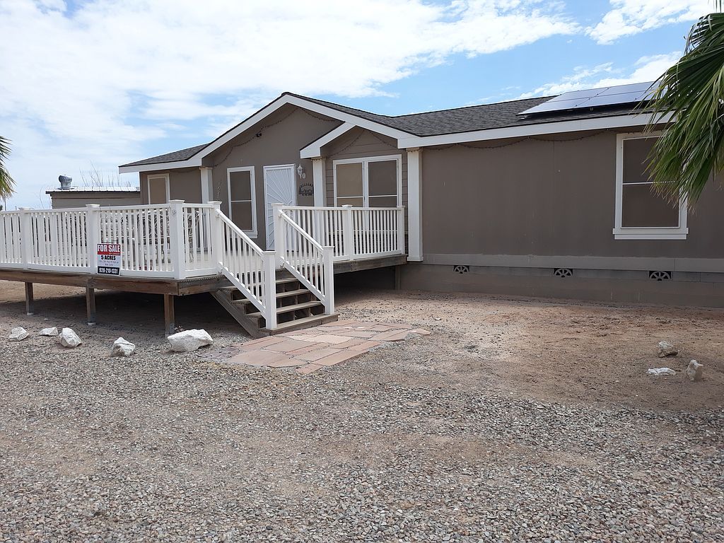 33270 Lillian Ln, Bouse, AZ 85325