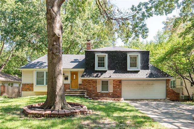 9851 Connell Dr, Overland Park, KS 66212