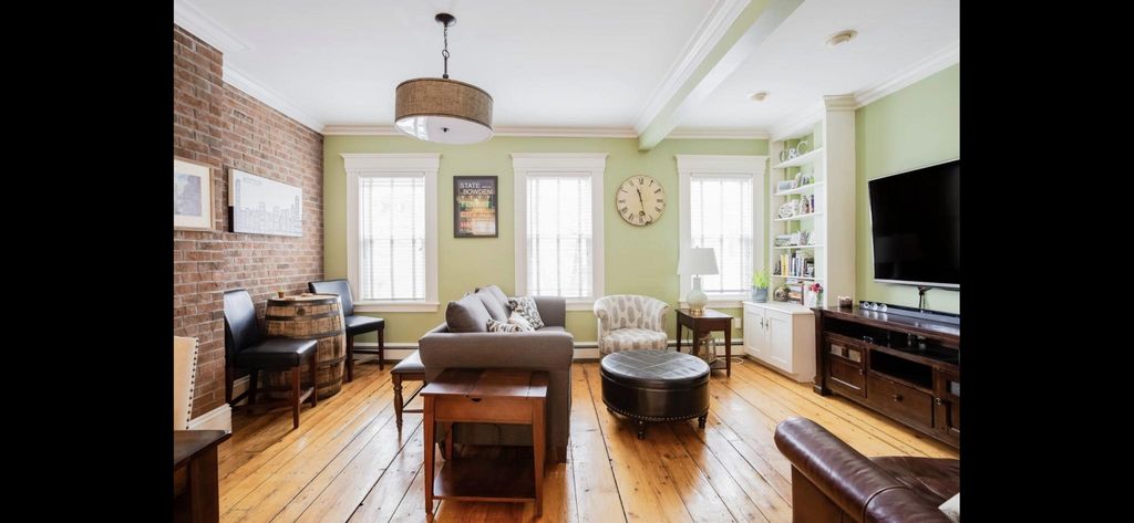 31 Russell St #2, Boston, MA 02129