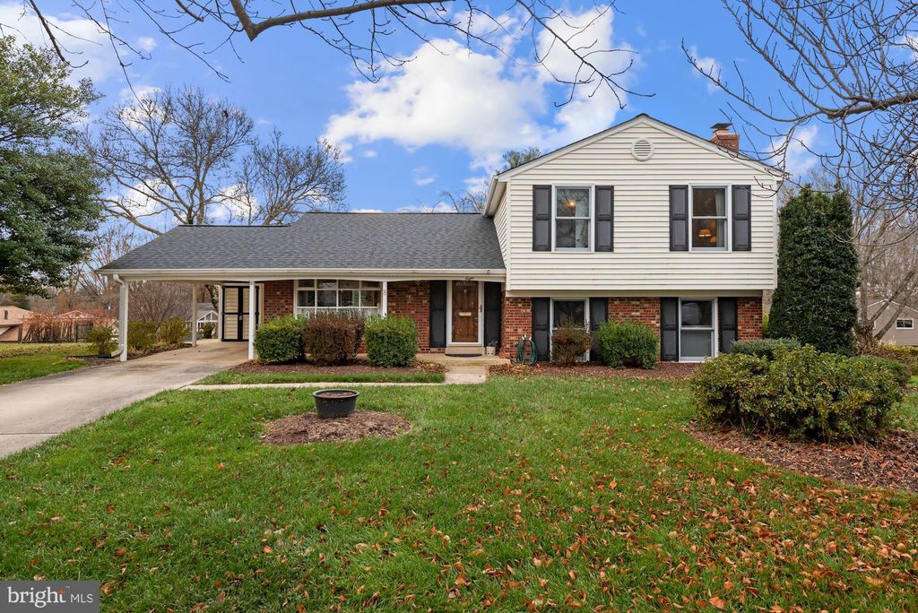 8 Iris Ct, Rockville, MD 20853