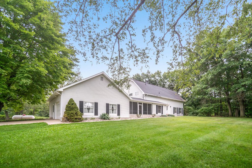 9511 Springport Rd, Parma, MI 49269