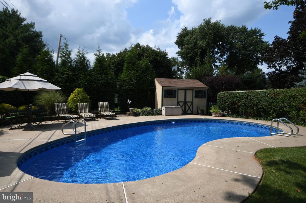 821 Horsham Rd, Horsham, PA 19044