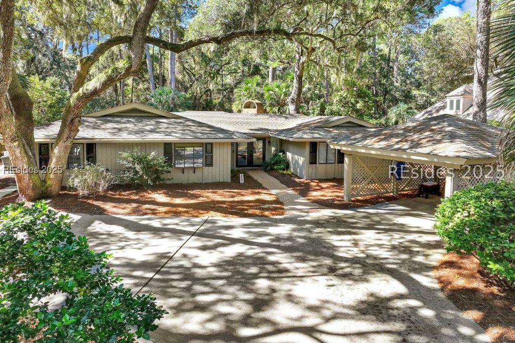 8 Gunnery Ln, Hilton Head Island, SC 29928