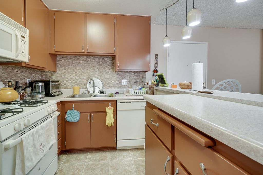 17819 Merridy St #123, Northridge, CA 91325