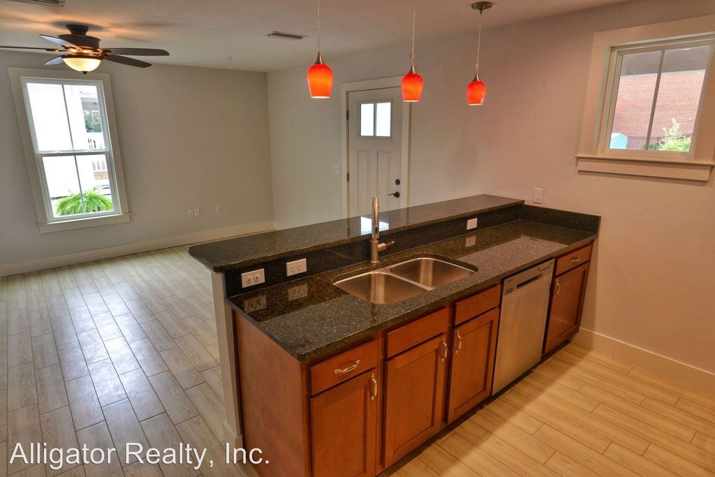 721 NW 10th St #10, Gainesville, FL 32601
