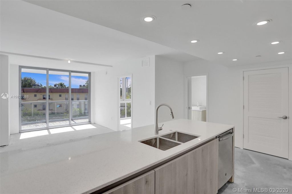 13800 Highland Dr #304, Miami, FL 33181