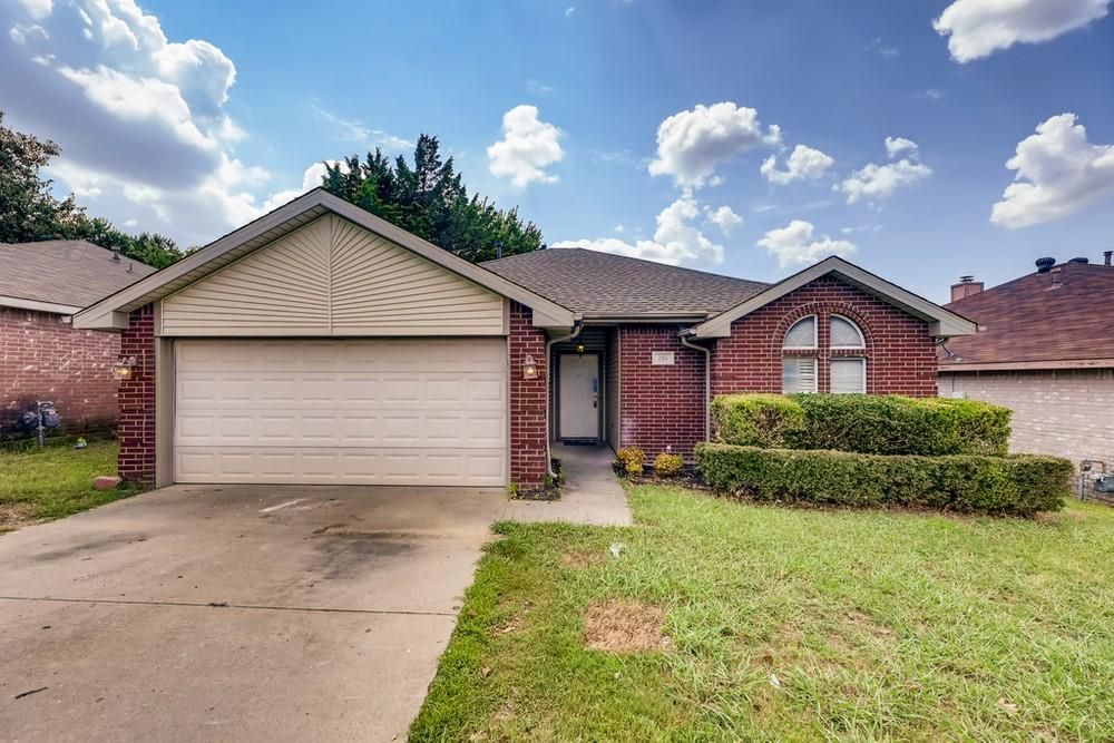 216 Cain Dr, Cedar Hill, TX 75104