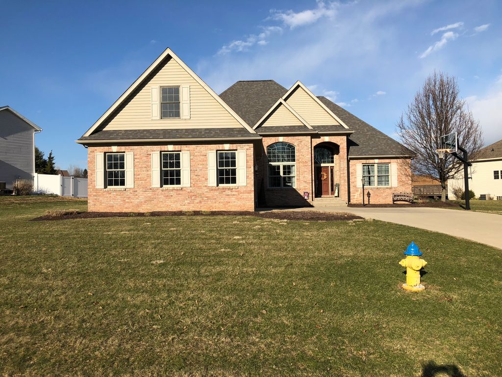 3704 Alexander Dr, Ontario, OH 44903