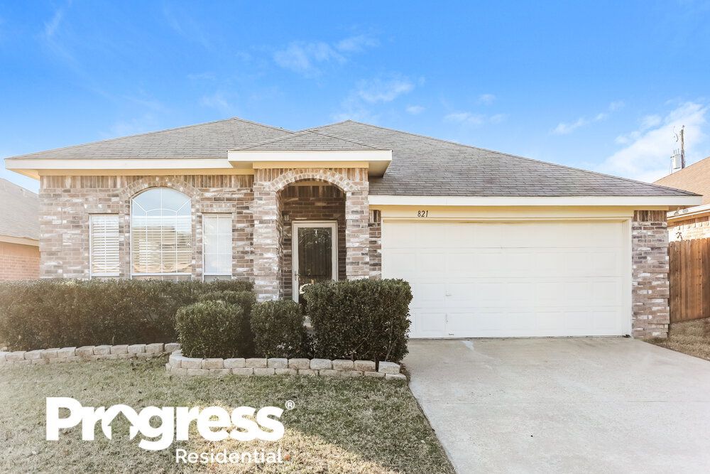 821 Ragland Dr, Cedar Hill, TX 75104