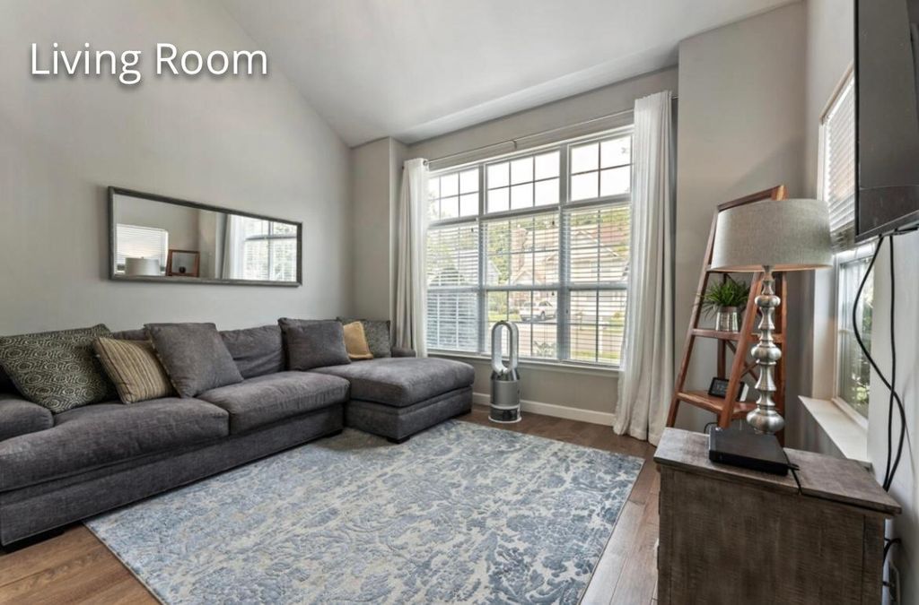 13 Haymarket Ct, Cranbury, NJ 08512