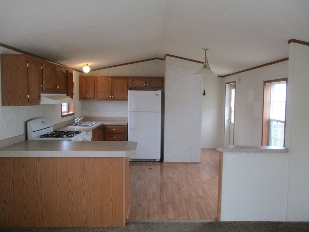 4245 W Jolly Rd #214, Lansing, MI 48911